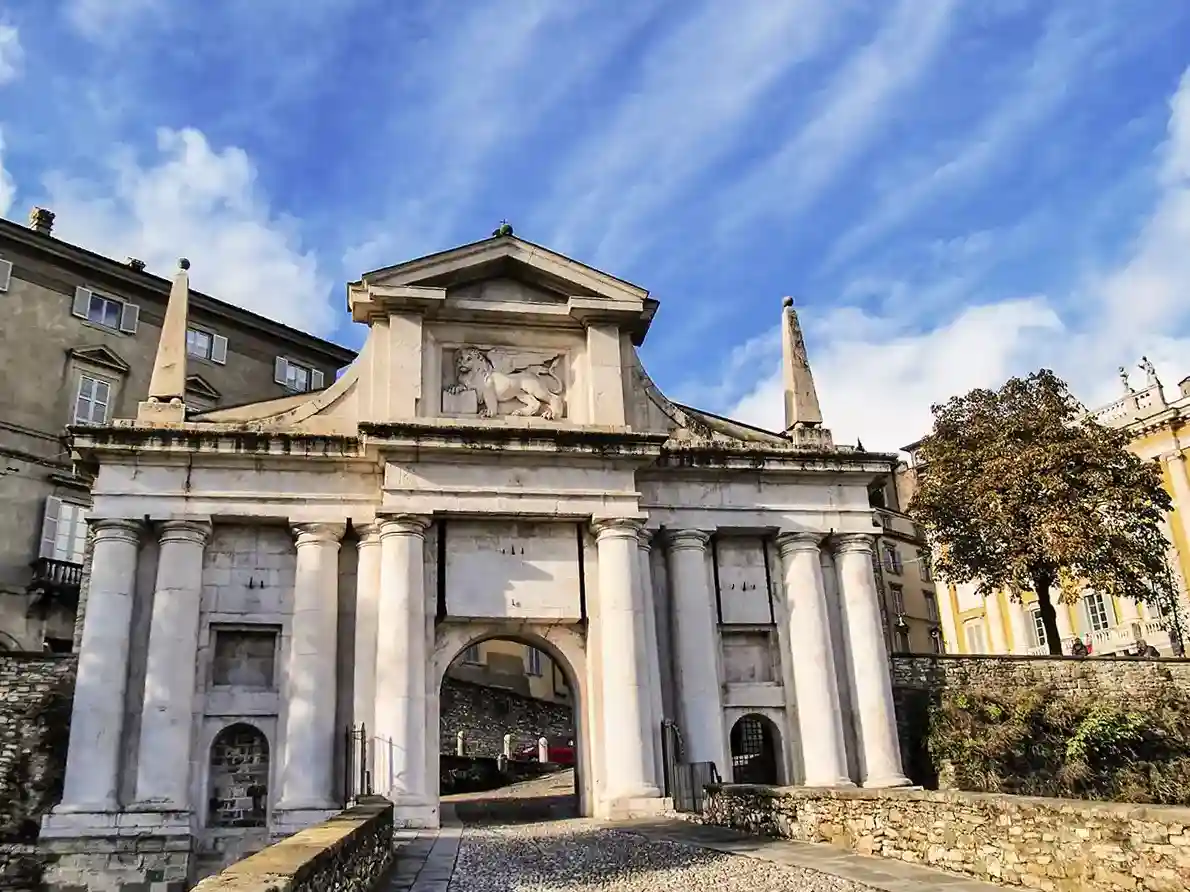 porta san giacomo città alta bergamo